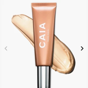 Liquid highlighter Caia - Liquid highlighter i färgen Pearl Swirl från Caia, använd endast några få gånger och är så gott som ny. Köpt för 325 kr, mitt pris är 175 kr🤎
