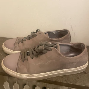 Axel arigato  - Gråa Axel arigato skor