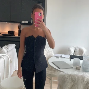 Populär tubtopp med knappar från MQ - Aldrig använd, som ny😊