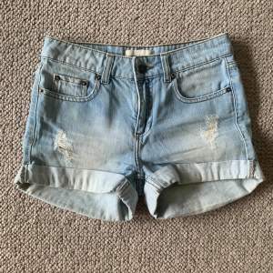 Super fina jeans shorts perfekta till sommaren, stl: 