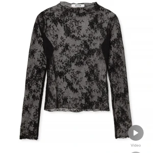 Spetstopp - Cool festtopp i spets! Aldrig använd pga. för liten! Mycket bra skick!