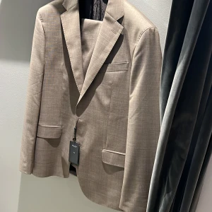 Kostym sand Copenhagen  - Kostym sand Copenhagen storlek 54 Helt ny