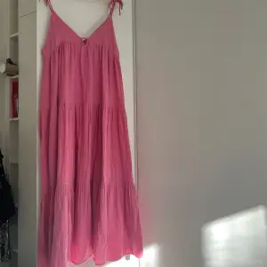 Rosa långklänning från Zara. Bra skick!