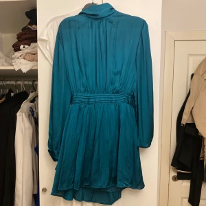 Klänning  - Säljer klänning köpt från zara 
