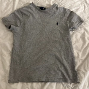 POLO ralph lauren t-shirt - Den är i mycket bra skick