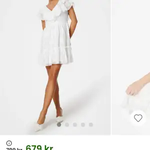 Säljer denna klänning från bubbleroom som är slutsåld i dem flesta storlekarna. Den passade inte mig så den har aldrig varit använd samt har prislapp kvar!🫶