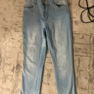 Skinny Jeans från Only. Storlek L. Använda några gånger, fortfarande i bra skick. Original pris 429kr 