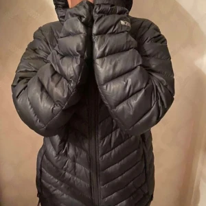 Peak performance  - Säljer peak performance i storlek XL använt par gånger. Nyapris ca 1200 jag säljer för 500 men priset kan diskuteras skickas på post.🤍