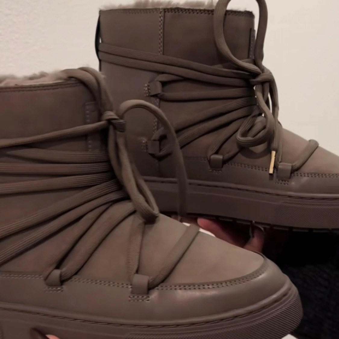 Inuikki liknande skor från hm - 90