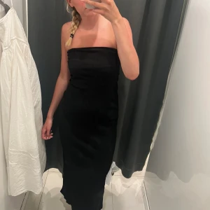 Svart tubklänning - Svart klänning från bershka, använd en gång