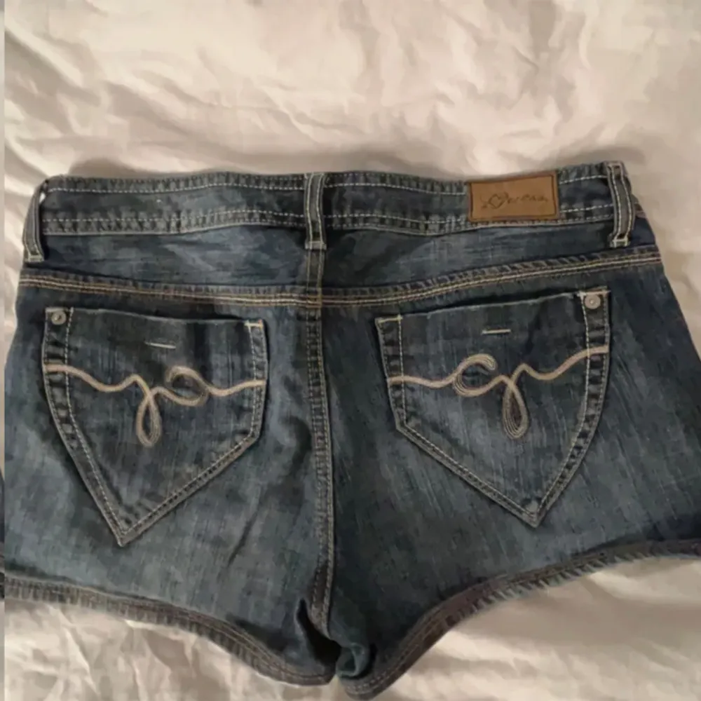 Köpt här på plick men säljer pga att dom är för stora💗 men dom är super snygga💗lånade bilder från hon jag köpte av💗. Shorts.
