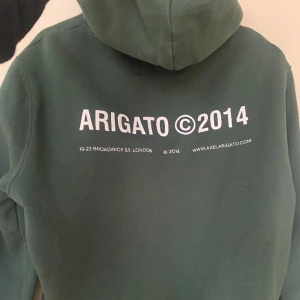 Arigato hoodie - Sälje min gröna arigato hoodie då den var för liten. Sparsamt använd💞