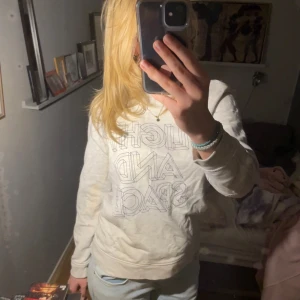 Marc jacobs collage tröja  - Så fin collage tröja från Marc Jacobs i bra skick💕💕 