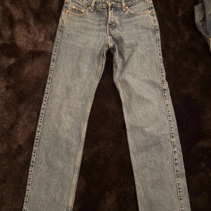Weekday jeans - Säljer ett par blåa weekday arrow jeans i storlek 24/32💗💗💗