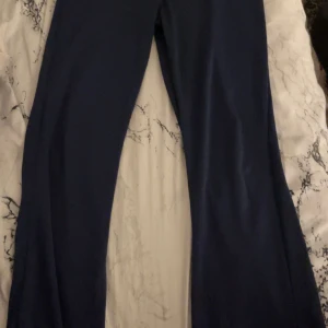 Blå yoga pants  - Blå byxor till träning 