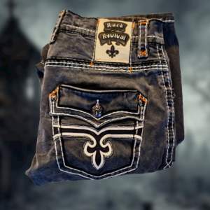 Sjuukt snygga rock revival jeans med fat stitch och flaps. Prima skick och perfekt passform. Hmu ifall du har någon fråga🤙🤙