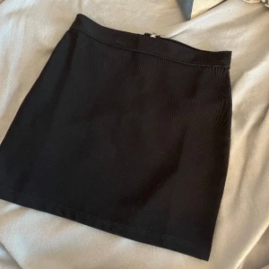 Kjol - Blivit använd vid ett tillfälle Nyskick