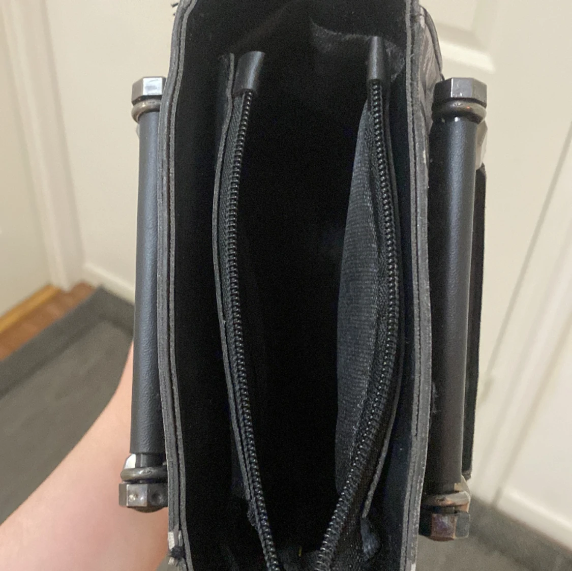  En svart liten väska till salu 💕 - 91