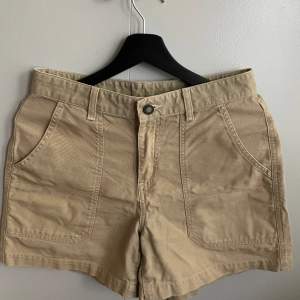 Ett par beiga Patagonia shorts, midjemått ca 36cm💗