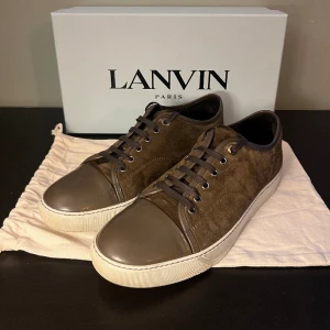 Lanvins - Lanvins storlek 43/uk 9. Bra skick. Box och dustbag medföljer✅✅. Skriv gärna om du har några frågor.