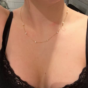 Sisi Copenhagen halsband med pärlor  - Aldrig använd, köpt ny och har inga skador. 