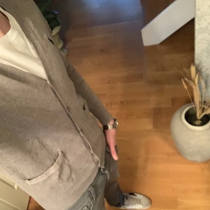 Ralph lauren cardigan  - Ralph lauren cardigan  Grå Storlek M herr  400 Har blivit för liten, sitter lite mer åt S hållet än M 