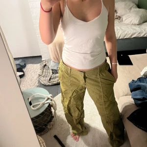 luftiga byxor - snygga gröna byxor från zara! 