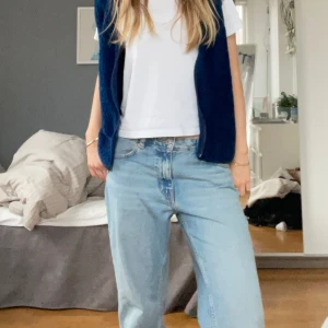 Supersnygga jeans - Knappt använda, köpta på Gina för 500💕 säljer då dom är lite för stora, de är midwaist modell men jag har dom oversized så dom sitter lägre🫶🏼 jag är 164! Skriv för mer bilder, priset kan diskuteras!