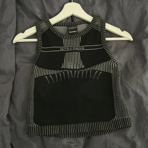 Cool topp - Såååå skönt material! Köpt i dk och perfekt t sommarn 