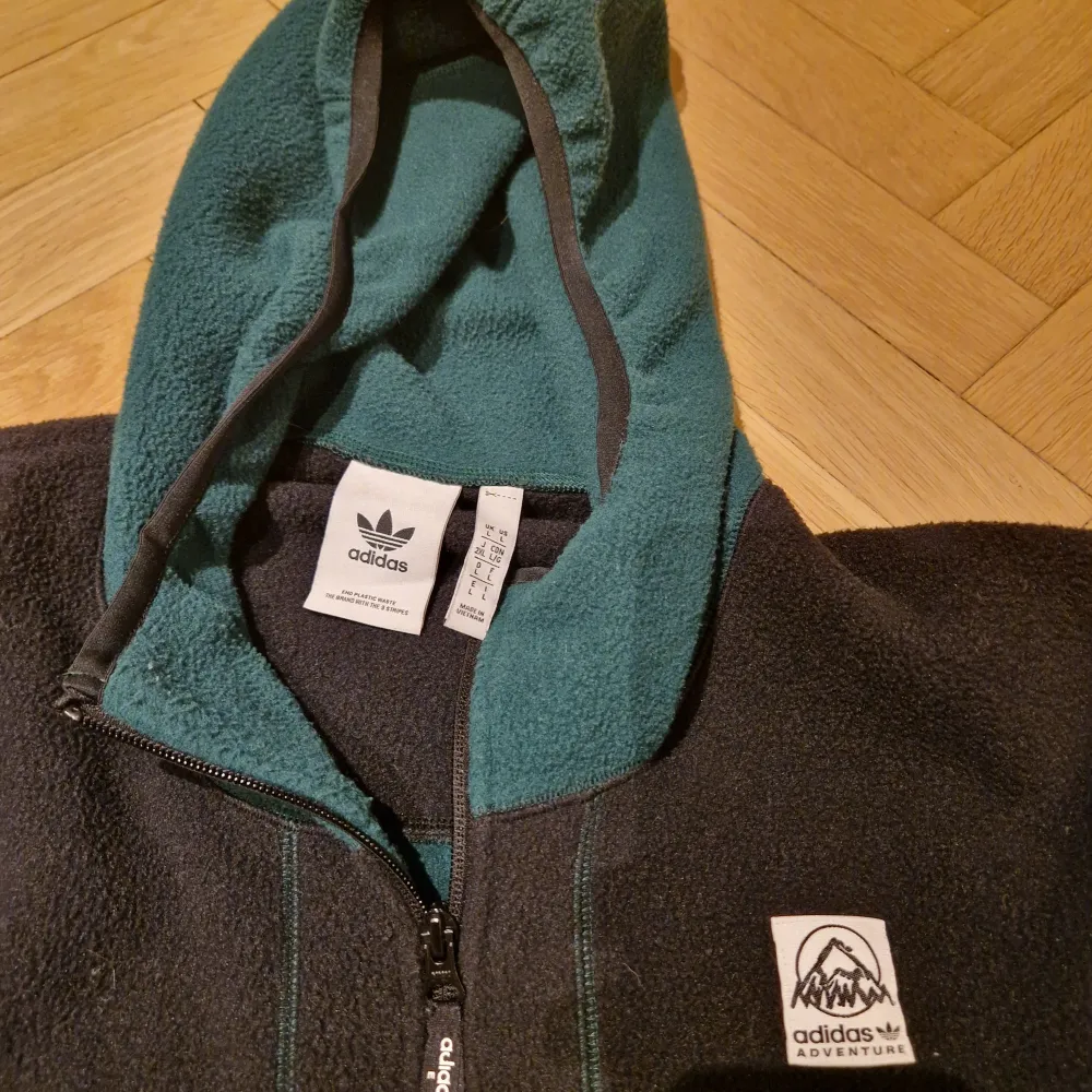 Använd några gånger mörkgrön Adidas Originals fleecetröja, storlek: L. Hoodies.