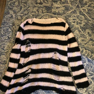 Killstar liknande stickad tröja - Storlek s/m overaized. Färg: pastell rosa. Inte använd utomhus men testad. Liknar killstars stickade tröjor