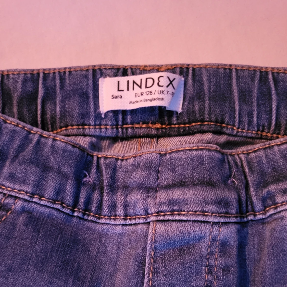 Mjuka jeans i strl 128 - 90