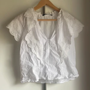 Zara blus  - Jätte fin blus fårn zara perfekt nu till sommaren!💖