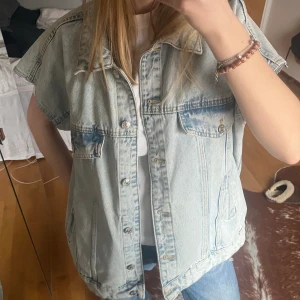 Jeansväst - Oversize jeansväst från mango! Strl M