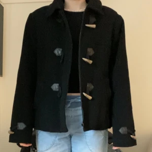 Kappa - Kort kappa från Kappahl, strl xl men sitter snyggt oversized på mig som är 171cm och brukar ha s💕💕