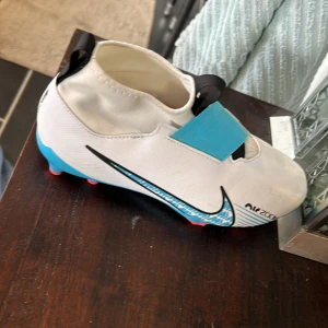 Nike fotbollsskor  - Knappt använda fotbollsskor 