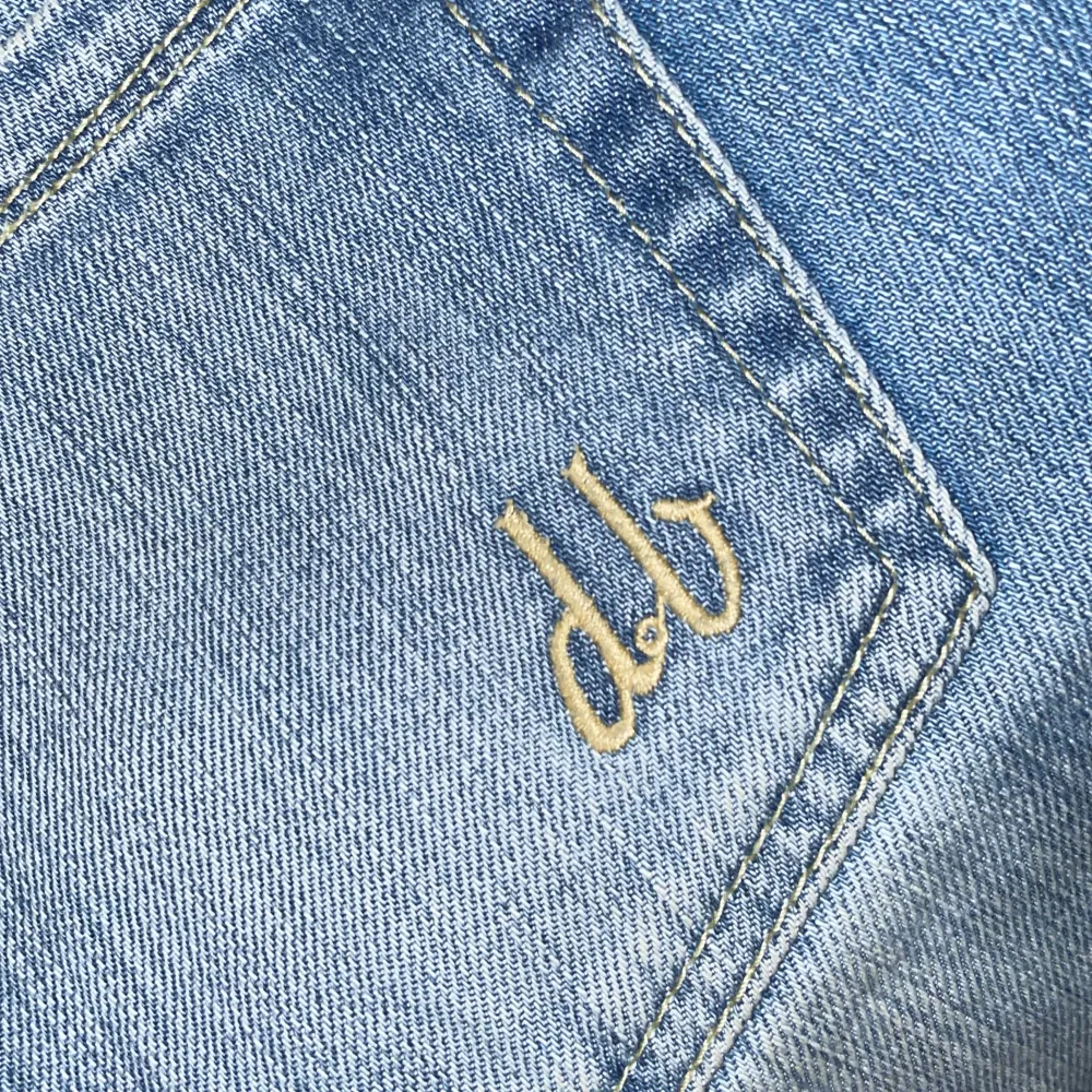Skit fula jeans köp dom fort tack😊 Hoppas någon köper dom på fyllan iaf. Jeans & Byxor.