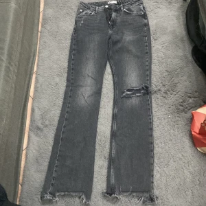 Jeans  - Jeans från Gina tricot! Säljer då de tyvärr blivit för små, nästan som nya!