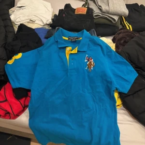 Polo tröja - Fin unik blå polo tröja 