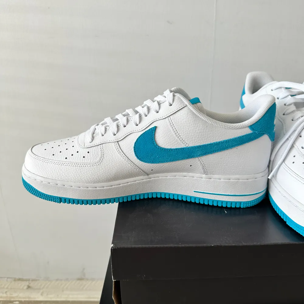 Space Jam Air Force 1 US12 EU 46 Brand new/Helt nya IF YOU NEED MEASUREMENTS OR YOU HAVE ANY QUESTION YOU CAN WRITE ME!. Skor.