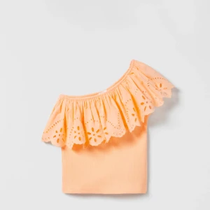 Volangtopp - Superfin volangtopp från zara kids, strl (13-14år) men passar strl S❤️