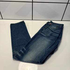 Ralph Lauren Jeans, ett par riktigt schyssta jeans med snygg tvätt. I toppenskick, inga större tecken på användning. 😀