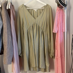 Klänning - Jättesöt klänning från hm💕💕storlek xs men passar mig som har S💞