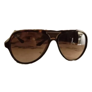 Ray-Ban  Cats 5000 - ”Ray-Ban Cats 5000” | Skick: 9,5/10 | Storlek: Onesize | Nypris: 1299 | Vårat pris: 899 | Skriv vid eventuella frågor och funderingar.