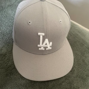 LA Fitted Cap - Aldrig använd  Storlek 54,9 cm