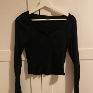Tröja - Säljer en jättefin top från Gina pga att den inte kommit till användning 💕