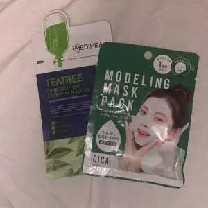 En koreansk teatree sheet mask från mediheal & en modeling mask från ett Japanskt märke men köpt på Daiso.