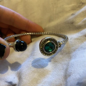 Armband - Jättefint armband köpt förre veckan och hade till bal. Nypris: 129 kr (matchande örhängen finns att köpa)