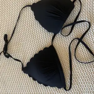 Tvär fin bikini överdel från H&M i storlek S. Använd fåtal gånger och är  i gott sick🩷