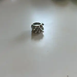 Jag säljer en ring från Edblad som heter Peak Ring Steel